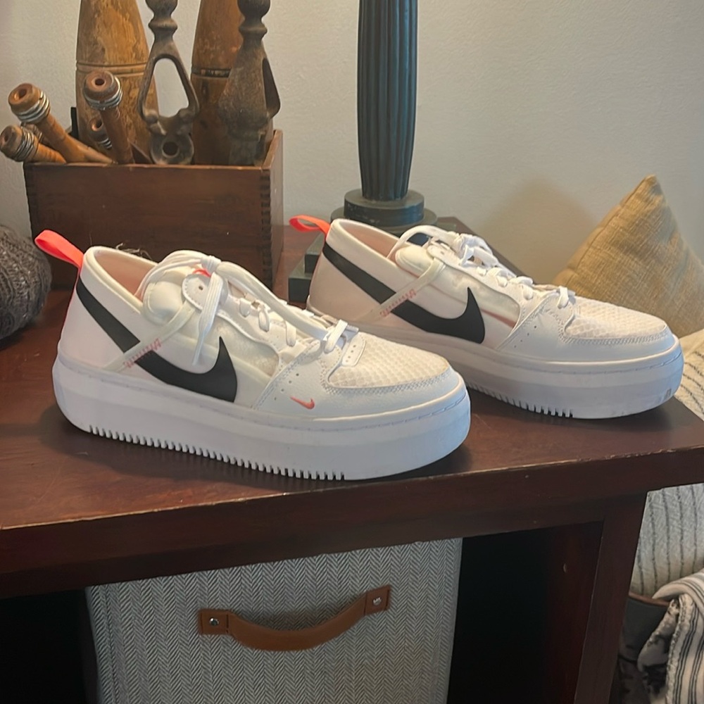 Nike Dunks women’s size 10